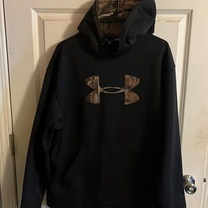 Under Armour black/camo hoodie